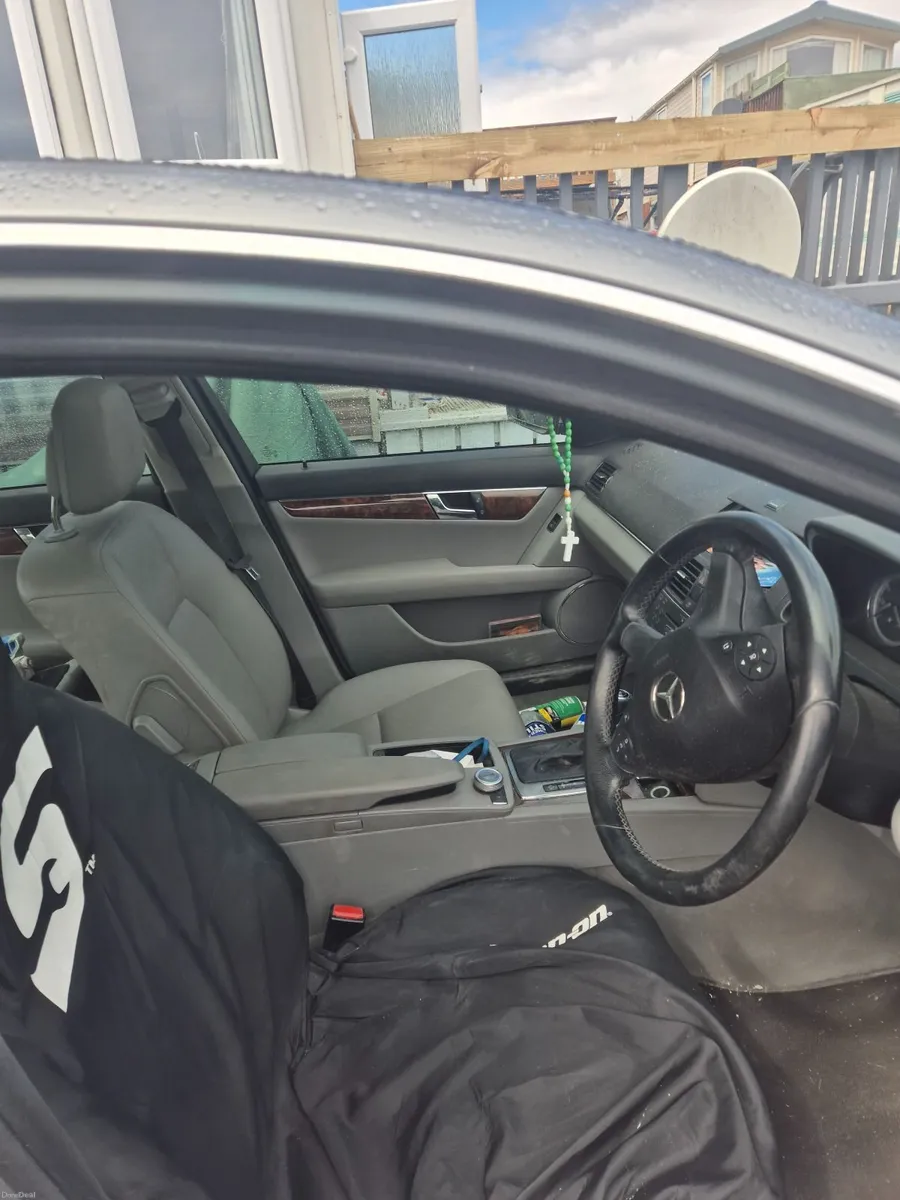 Mercedes-Benz C-Class 2007 - Image 2