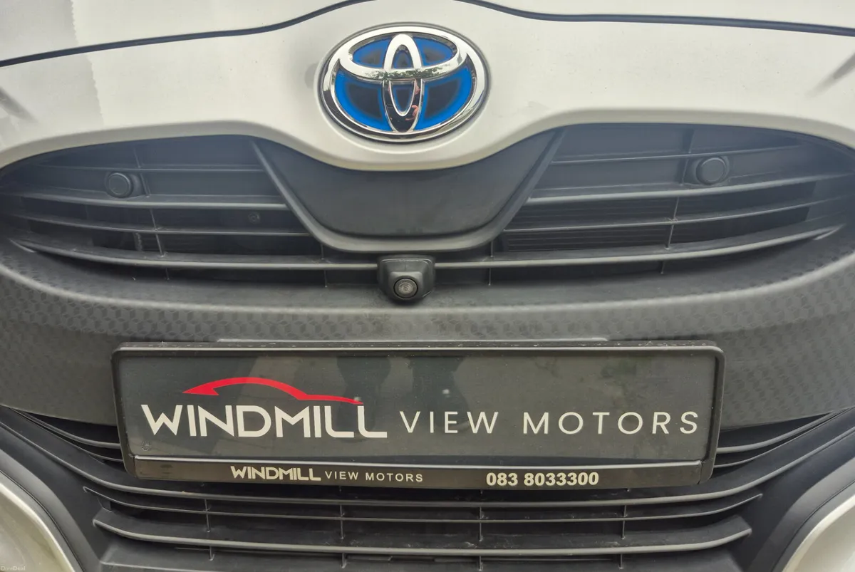 Toyota Yaris 1.5 Hybrid Automatic - Image 3