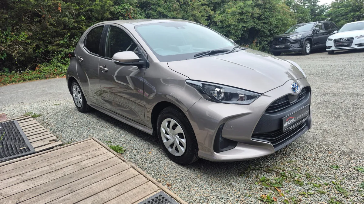 Toyota Yaris 1.5 Hybrid - Image 2