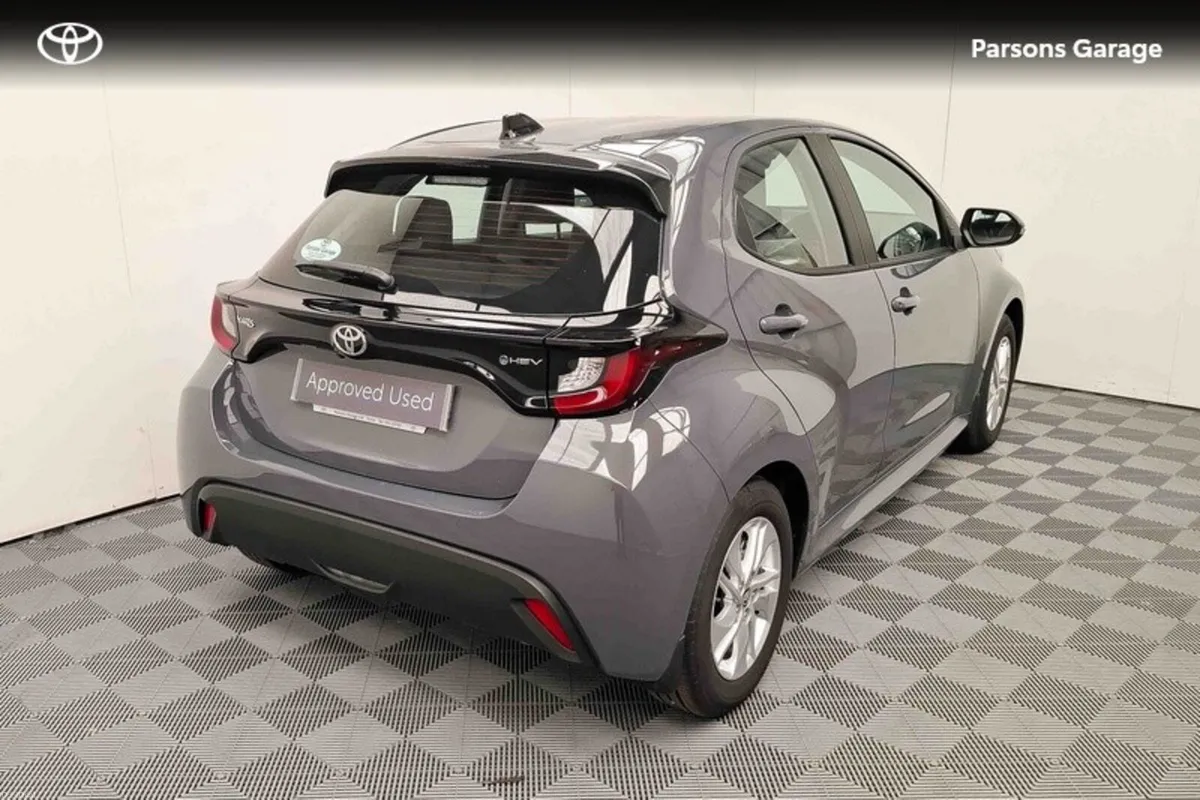 Toyota Yaris Yaris HEV Luna - Image 2