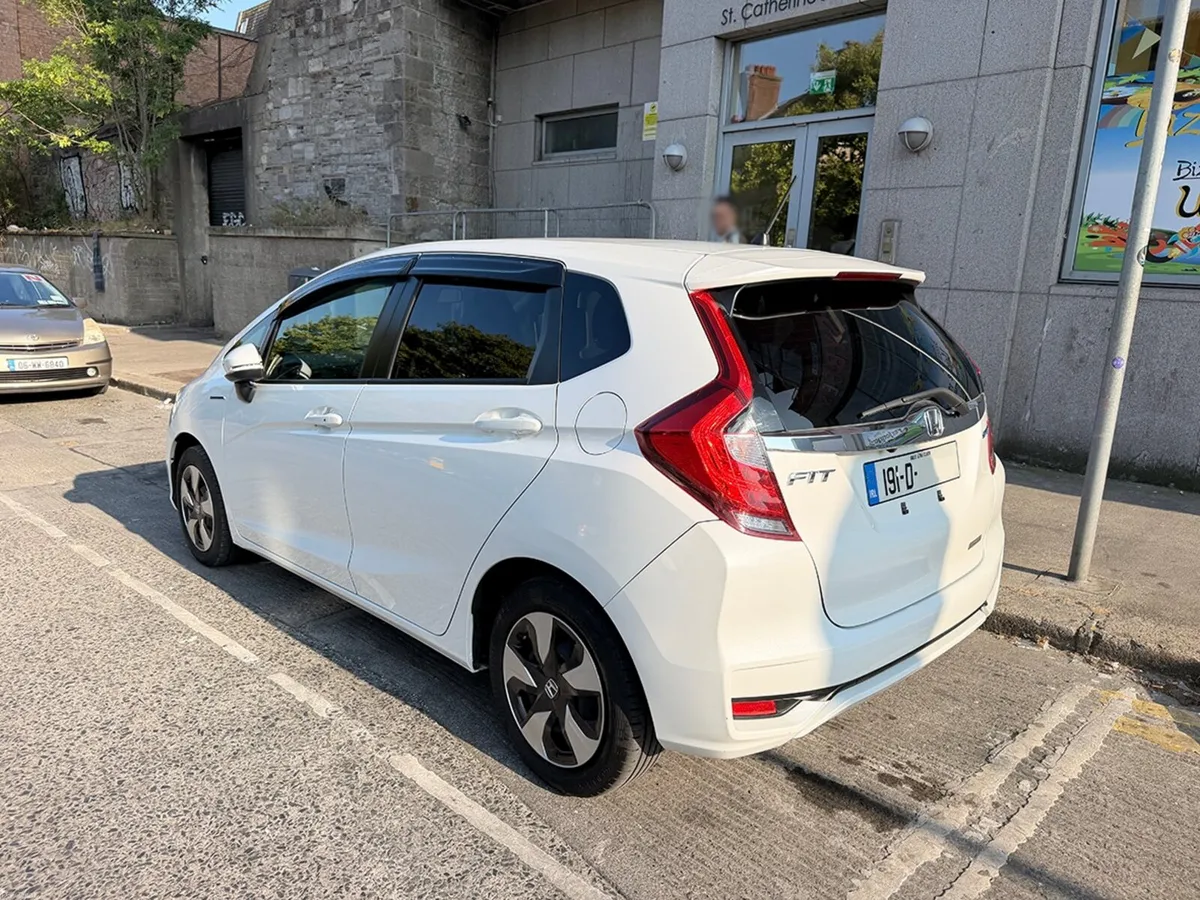 19.1 HONDA FIT 1.5 Hybrid Automatic- ONLY 39k - Image 5