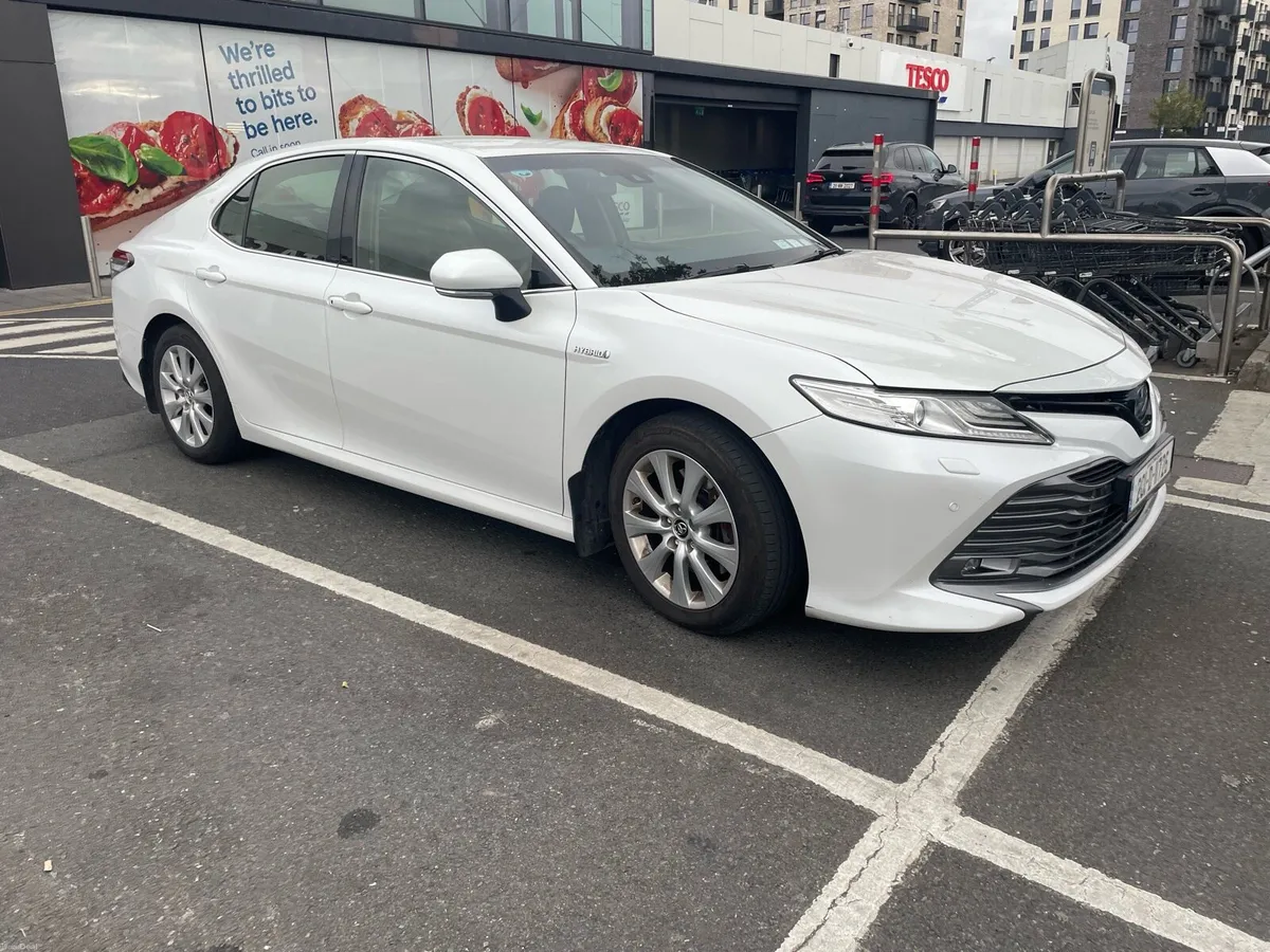Toyota Camry hybrid 2020. Platinum model - Image 2