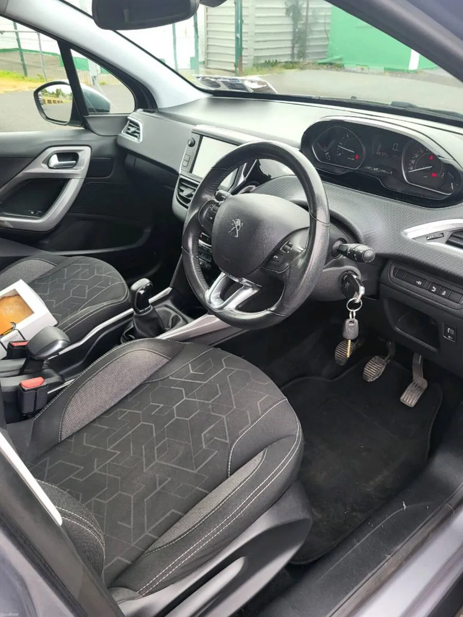 2017(171)Peugeot 2008 low kms - Image 5