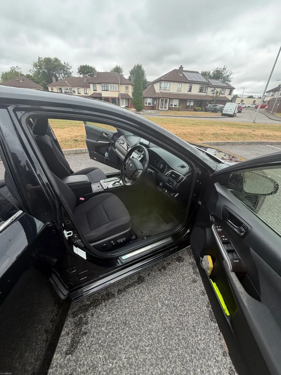 Toyota Camry Hybrid - Image 6