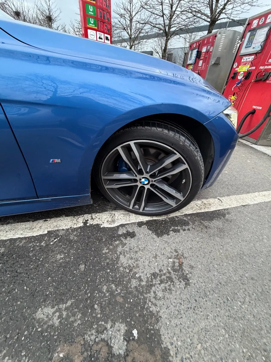 2018 BMW 330e m sport shadow edition SWAP - Image 5