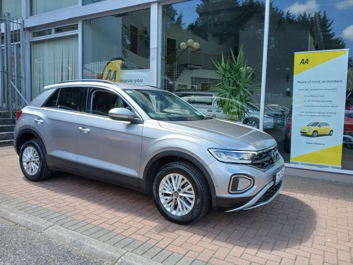 Volkswagen T-Roc 1.0 TSI 110HP Life, 1 Owner, Pyri - Image 4