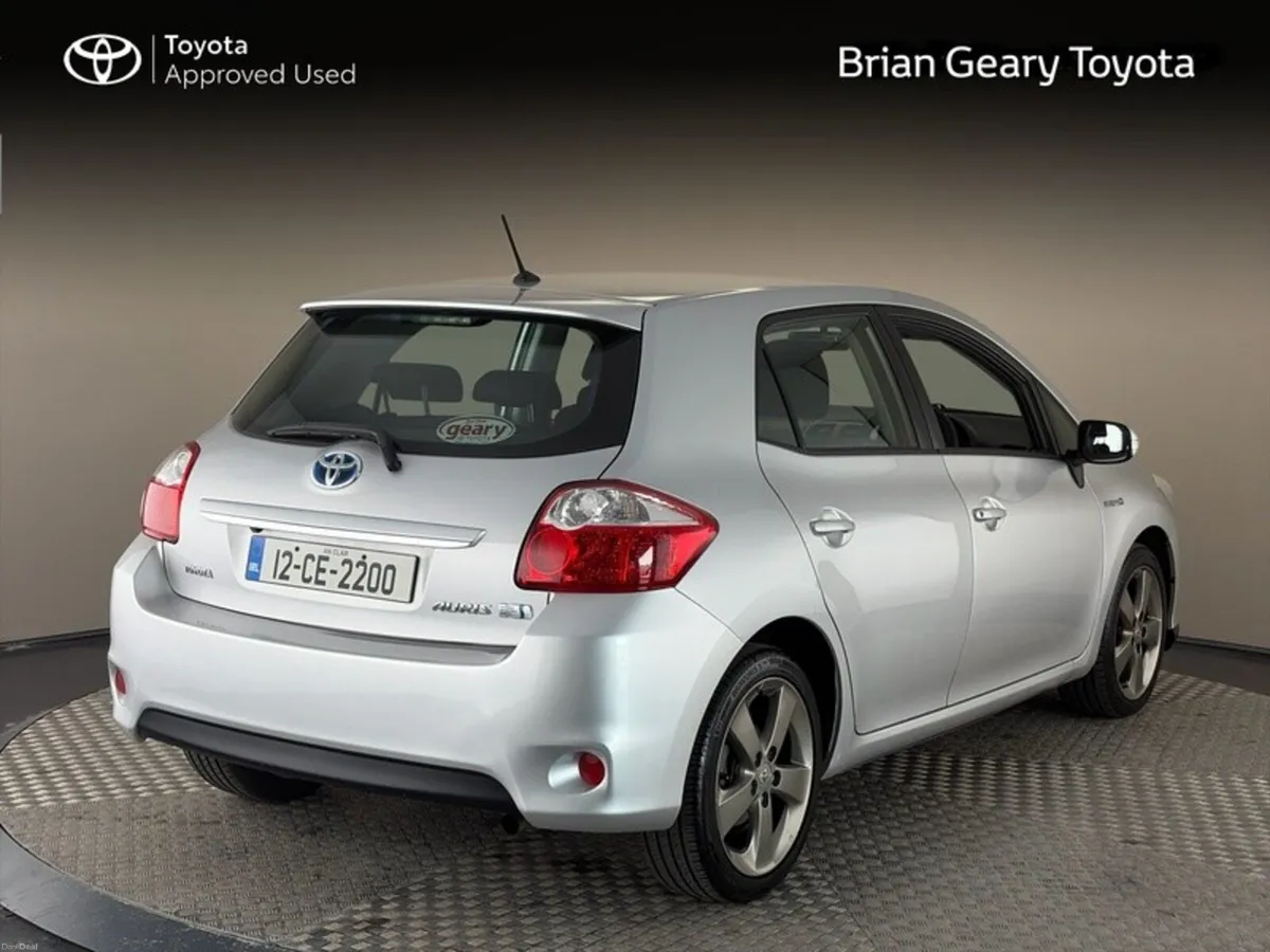 Toyota Auris 1.8 VVT-I HYBRID - Image 2