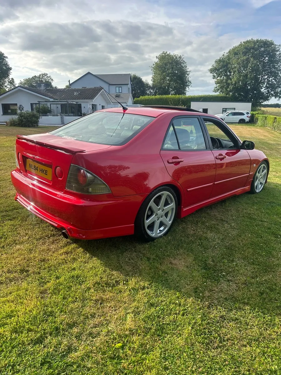 Lexus is200 - Image 1