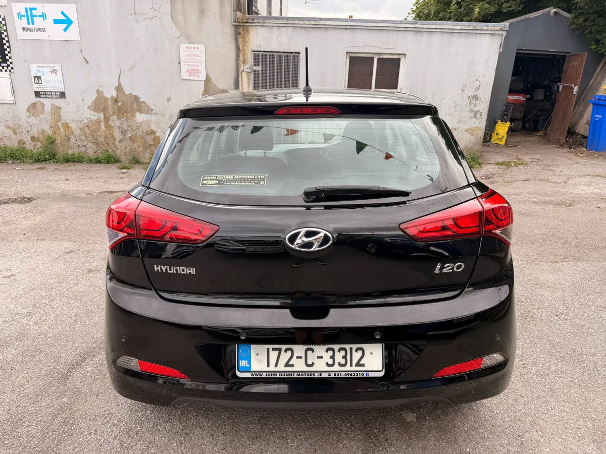 Hyundai i20 Deluxe low milage petrol car - Image 5