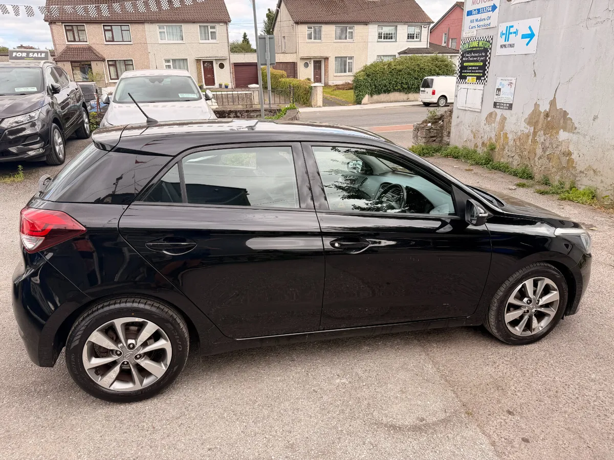 Hyundai i20 Deluxe low milage petrol car - Image 3