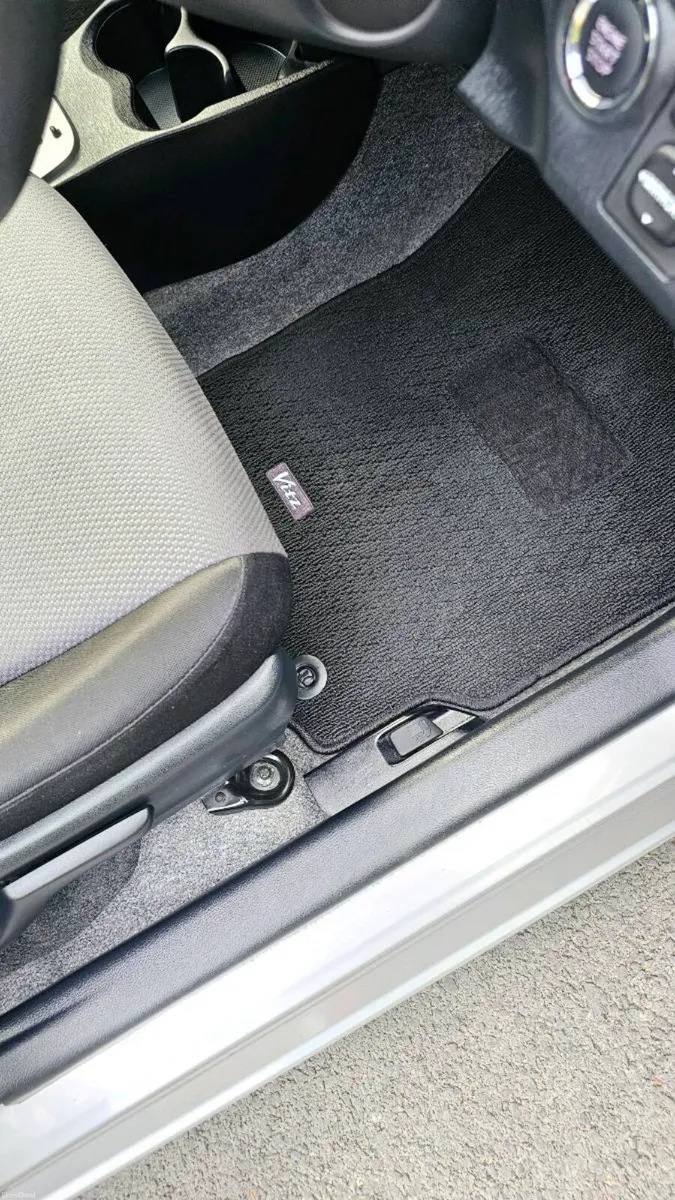 Toyota Yaris - Image 6