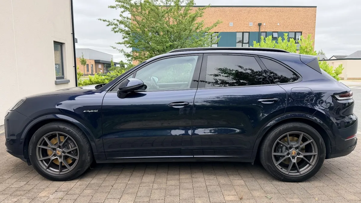 Porsche Cayenne 2024 - Image 1