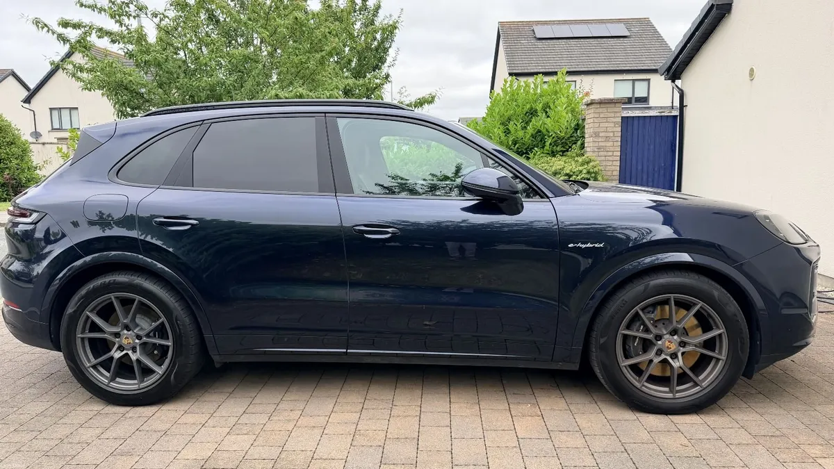 Porsche Cayenne 2024 - Image 2
