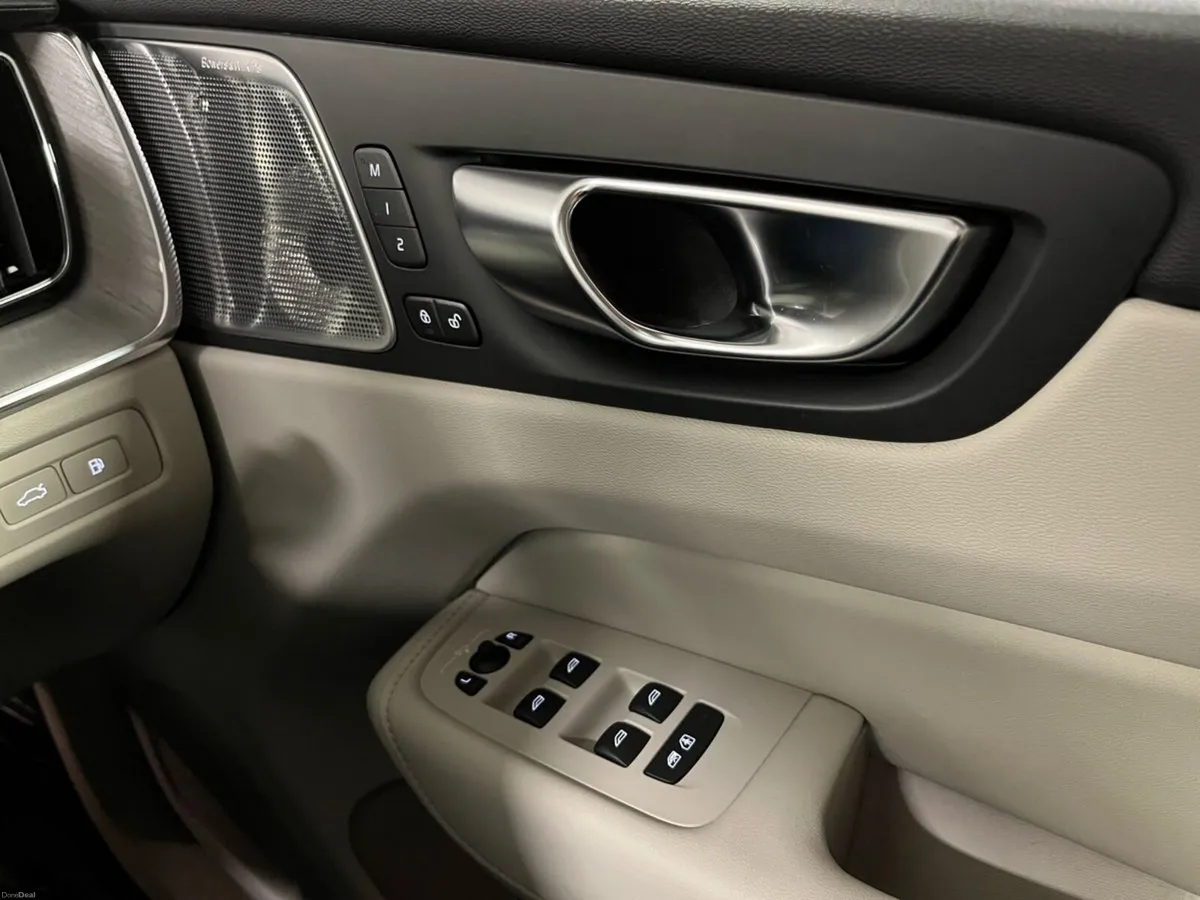 Volvo XC60 T6 Ultimate Dark PHEV 350BHP - 21 Inch - Image 4
