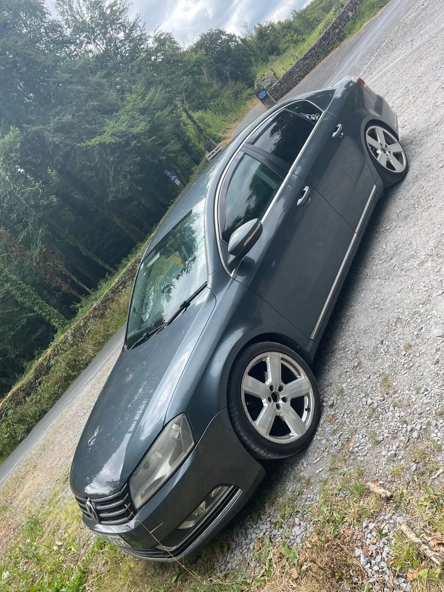 Volkswagen Passat - Image 2