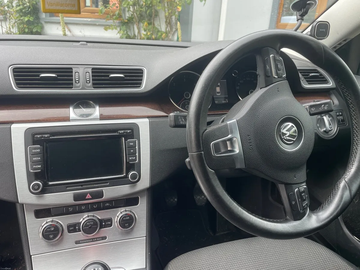 Volkswagen Passat - Image 6