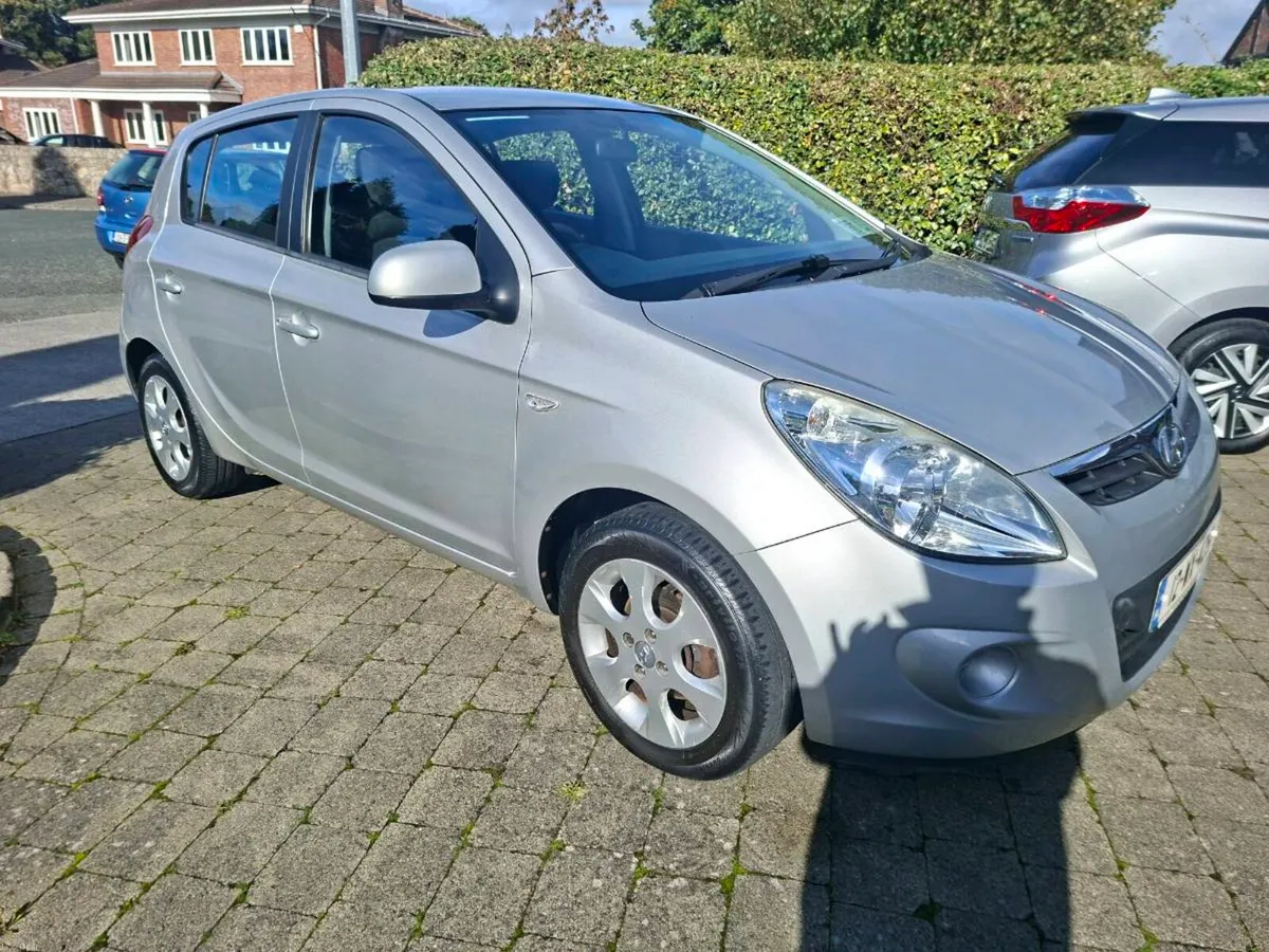 HYUNDAI i20 1.2 PETROL 2012 VERY CLEAN CAR - Image 1