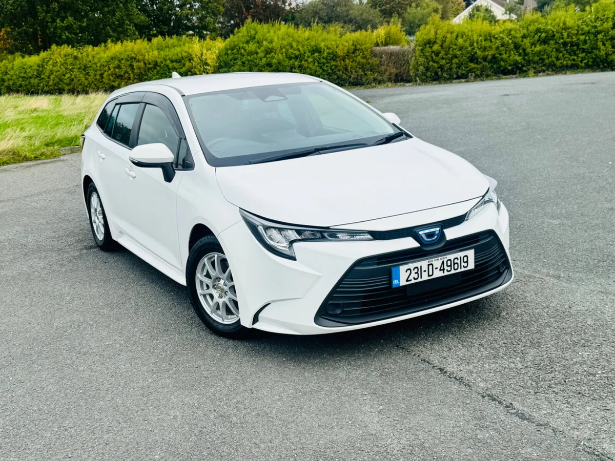 TOYOTA COROLLA TOURING LIKE NEW / NCT 10/28 - Image 5