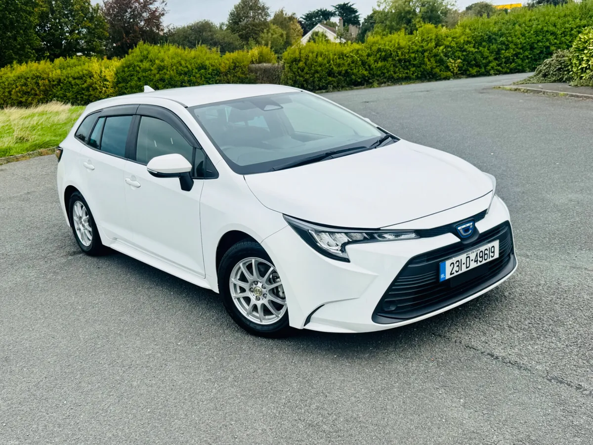 TOYOTA COROLLA TOURING LIKE NEW / NCT 10/28 - Image 4