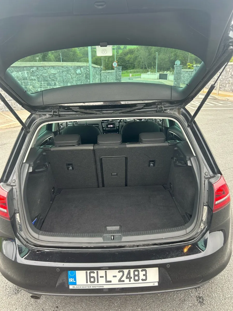 2016 Volkswagen Golf, 1.6 TDI, Bluemotion. - Image 5