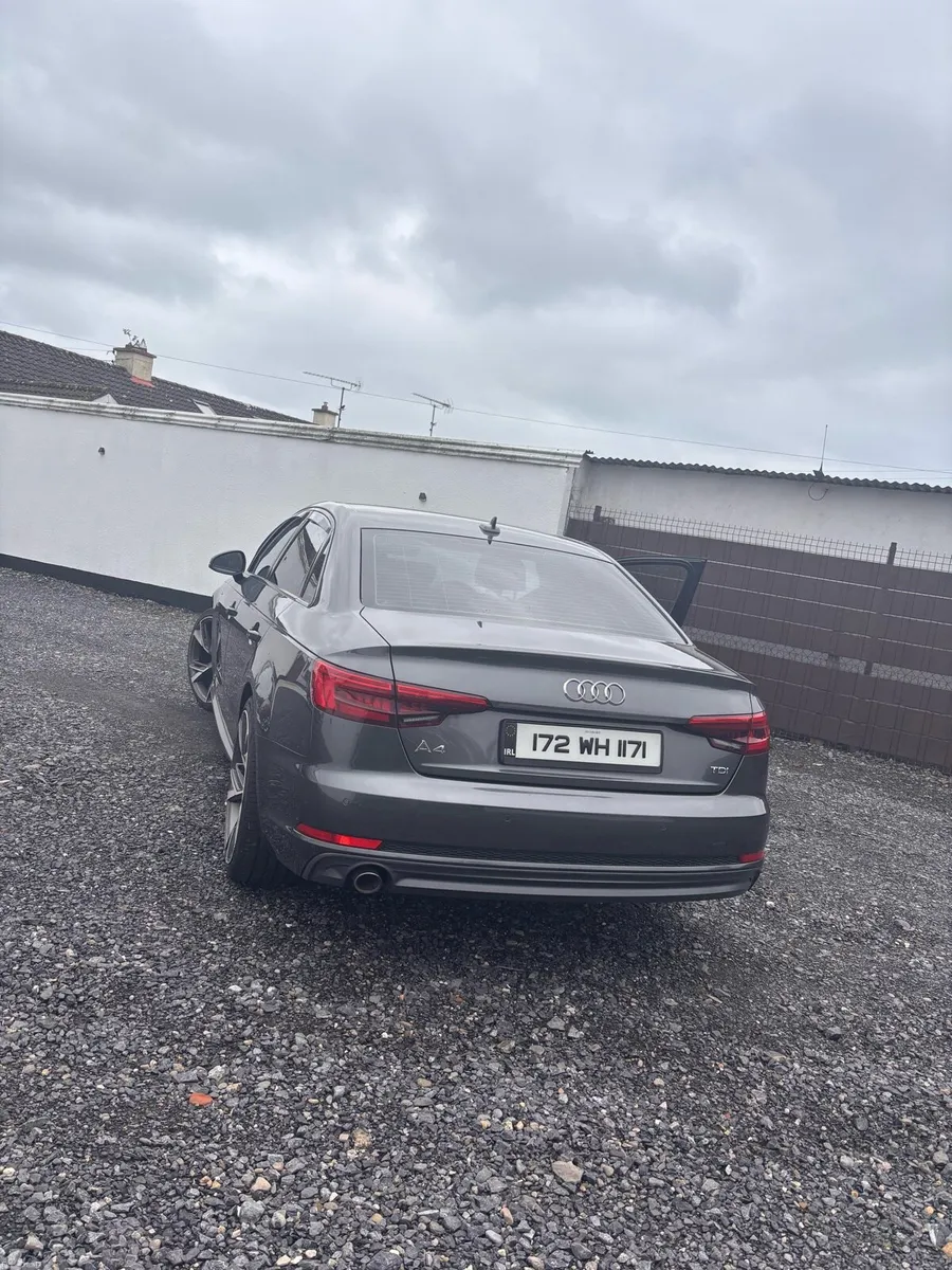 Audi A4 2017 - Image 2