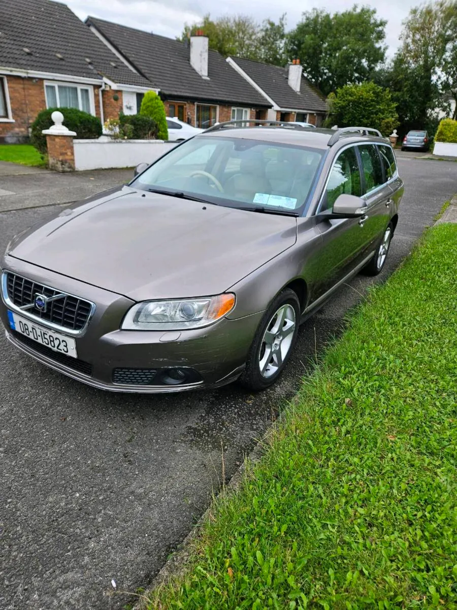 Volvo V70 2.5 petrol - Image 1