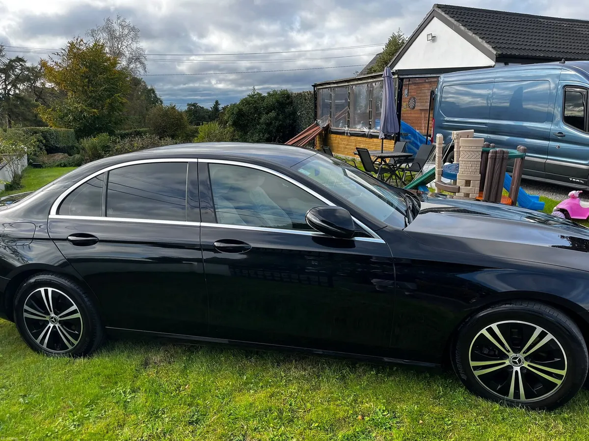2022 Mercedes E220 Diesel - Image 4