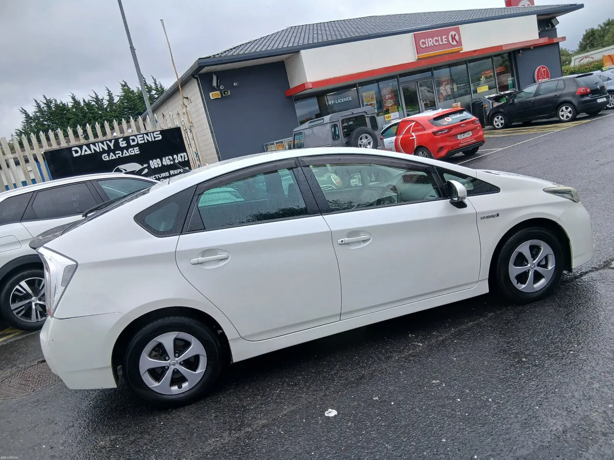 Toyota Prius 2015 - Image 4