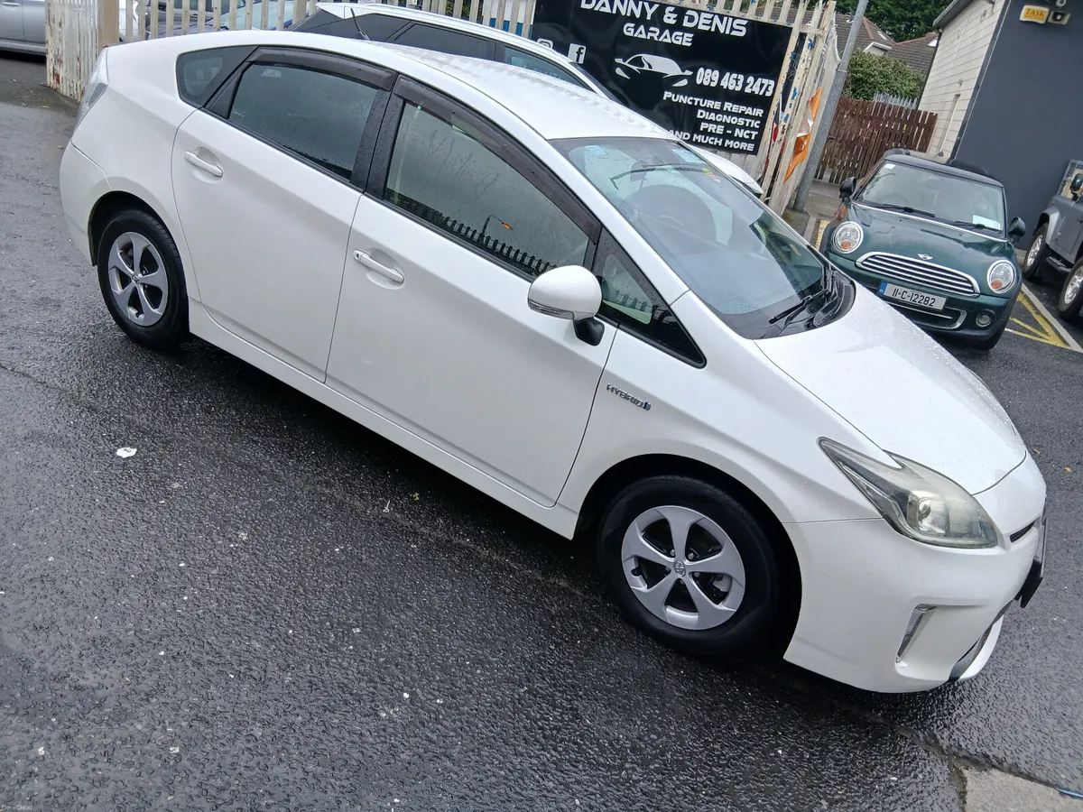 Toyota Prius 2015 - Image 1