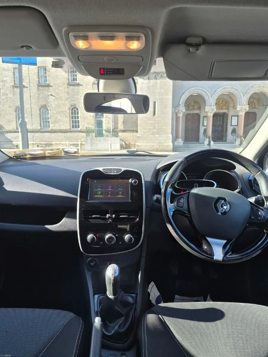 Renault Clio 2017 - Image 6