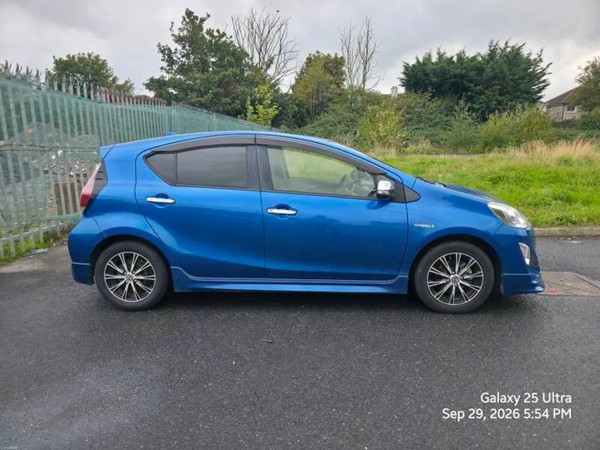 2015 Toyota Aqua Hybrid 1.5L Full Option - Image 6