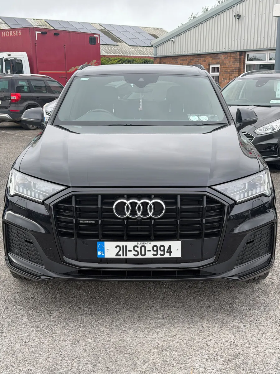 211 Audi Q7 S Line Black Edition - Image 3