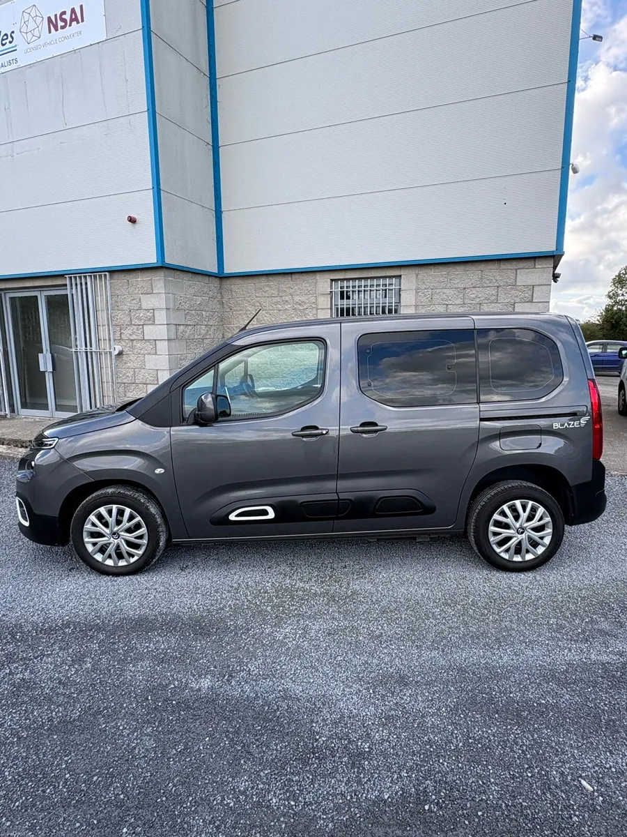 Wheelchair accessible car - Image 2