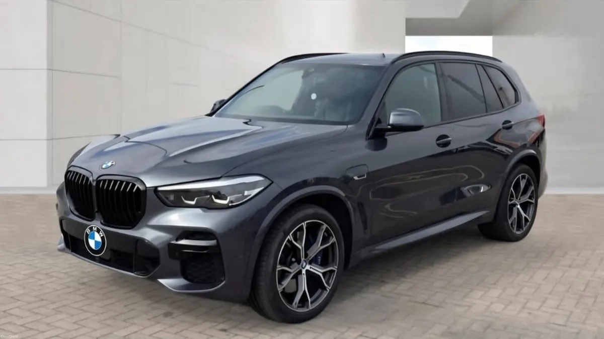221 BMW X5 45E  PRO 3.0 M SPORT - Image 2
