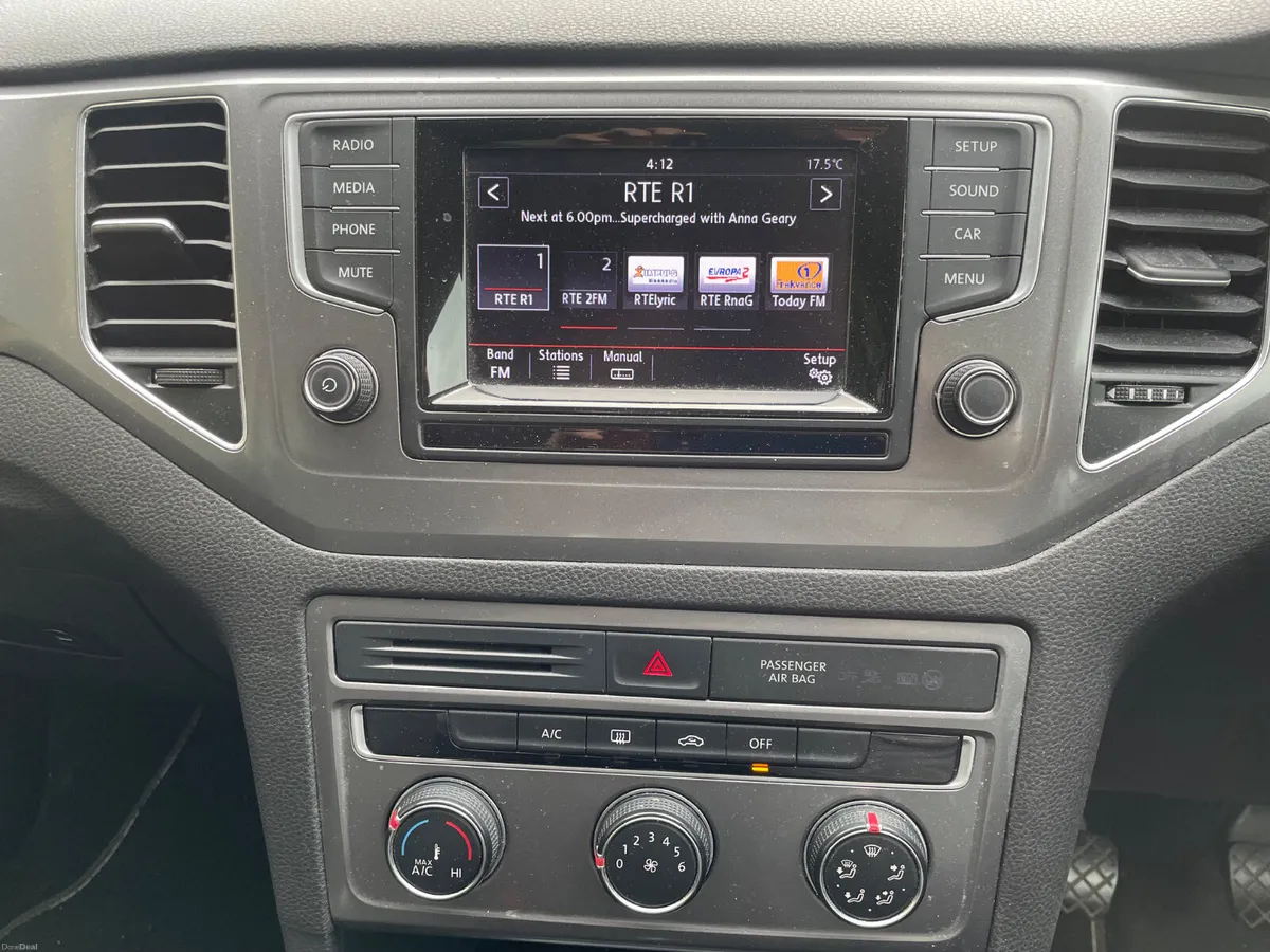 Volkswagen Golf 2015, low milage - Image 4