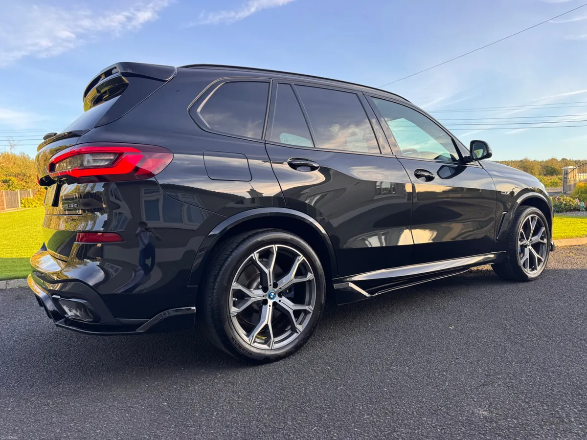 2022 BMW X5 45E M-SPORT PRO X DRIVE - Image 2