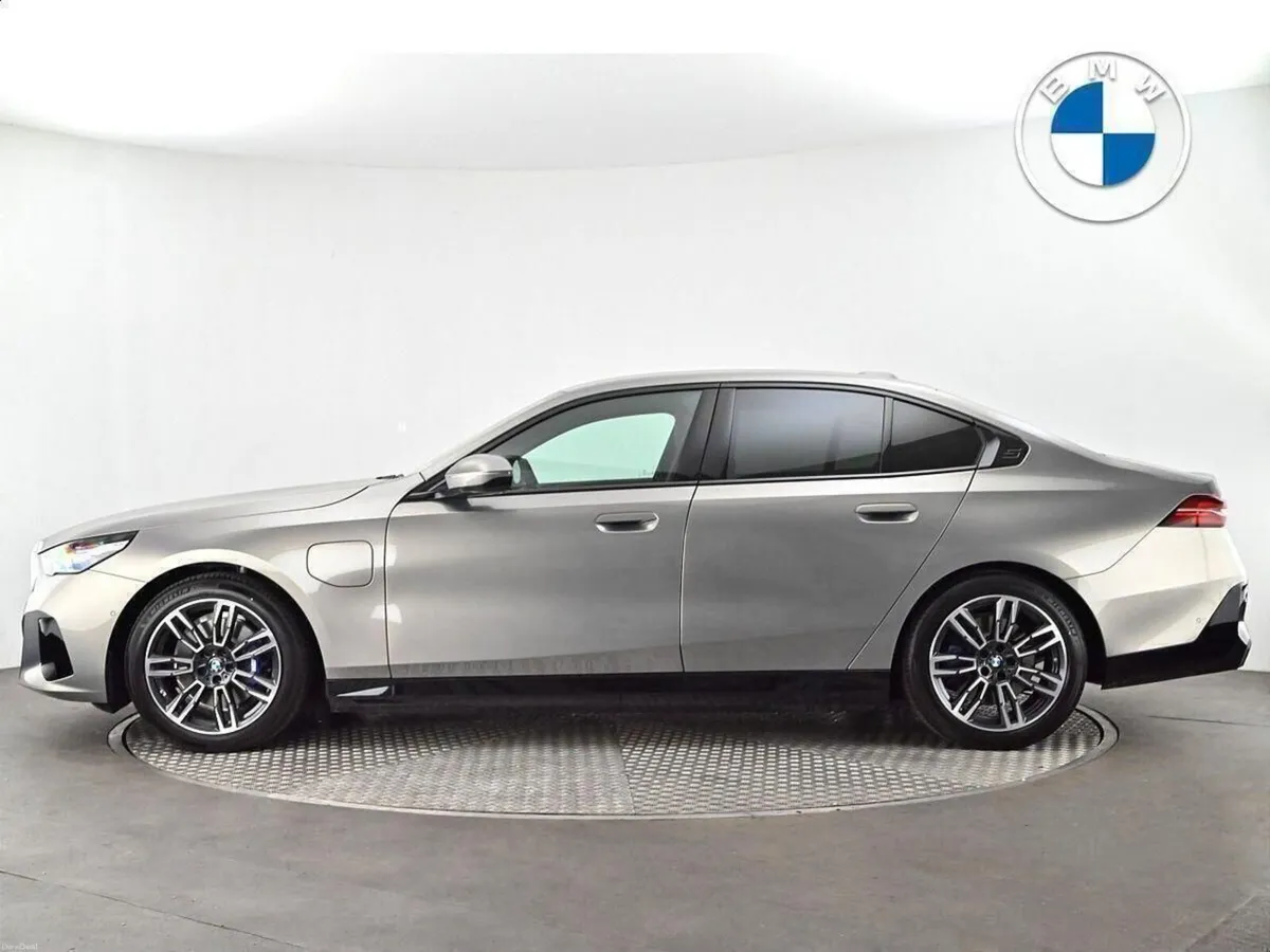 BMW 5-Series 530e M Sport Saloon - Image 3