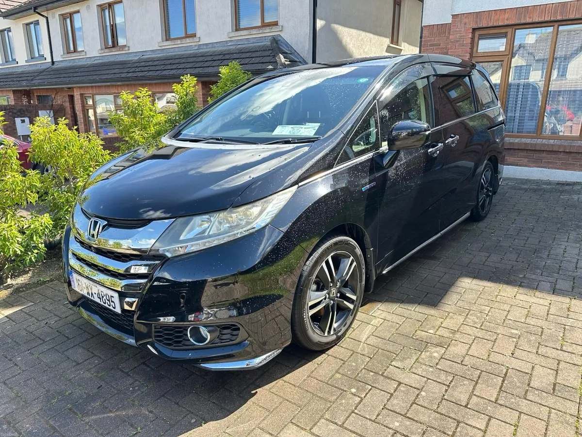 Honda Odyssey Absolute Hybrid 7 Seats - Image 2