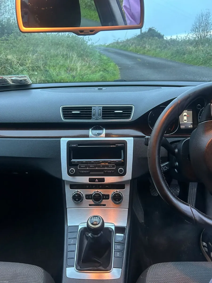 Volkswagen Passat 2012 - Image 3