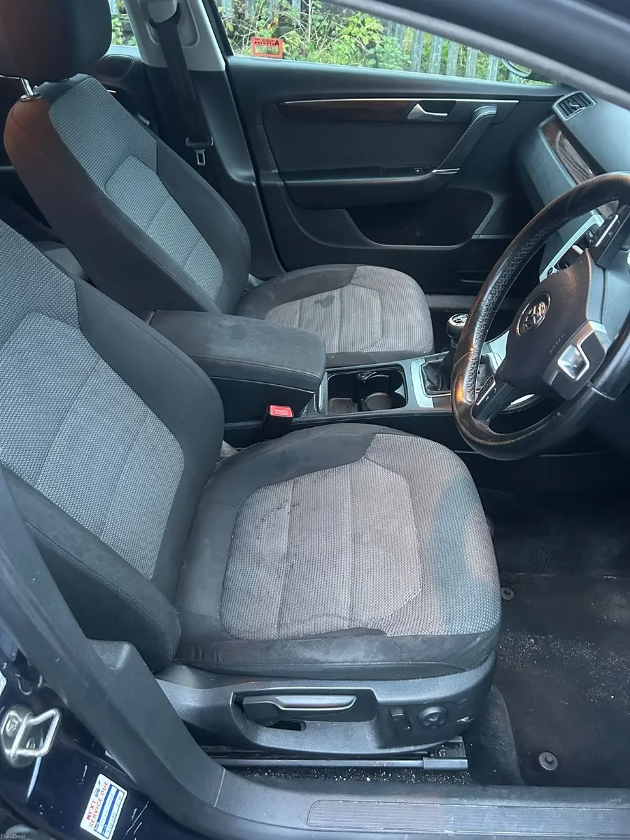 Volkswagen Passat 2012 - Image 5