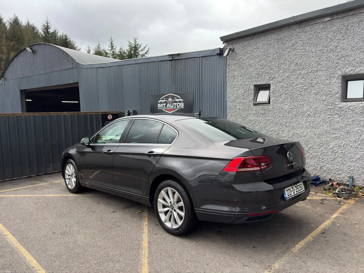 Volkswagen Passat 2022 - Image 5