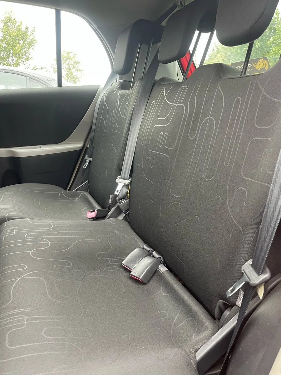 Toyota Yaris 2010 - Image 5