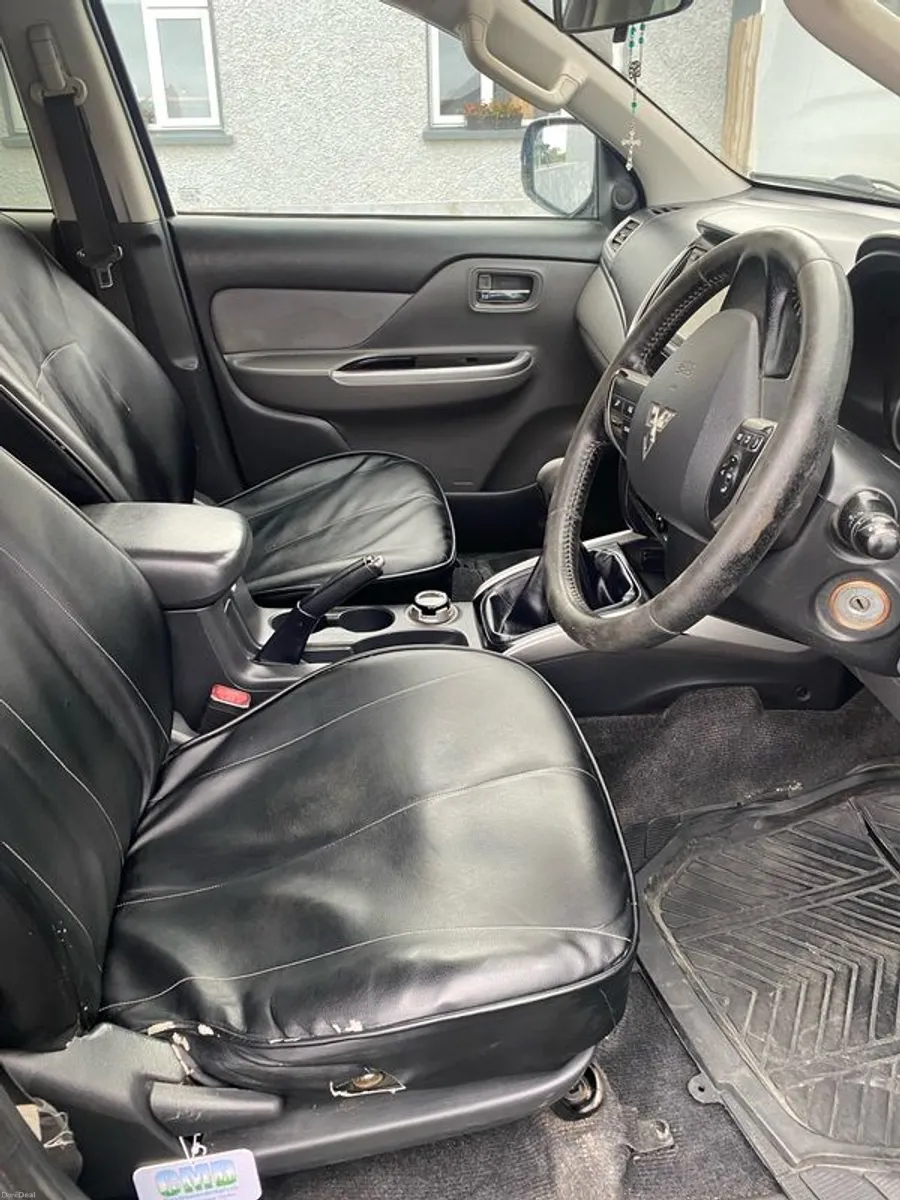 2016 Mitsubishi Outlander - Image 5