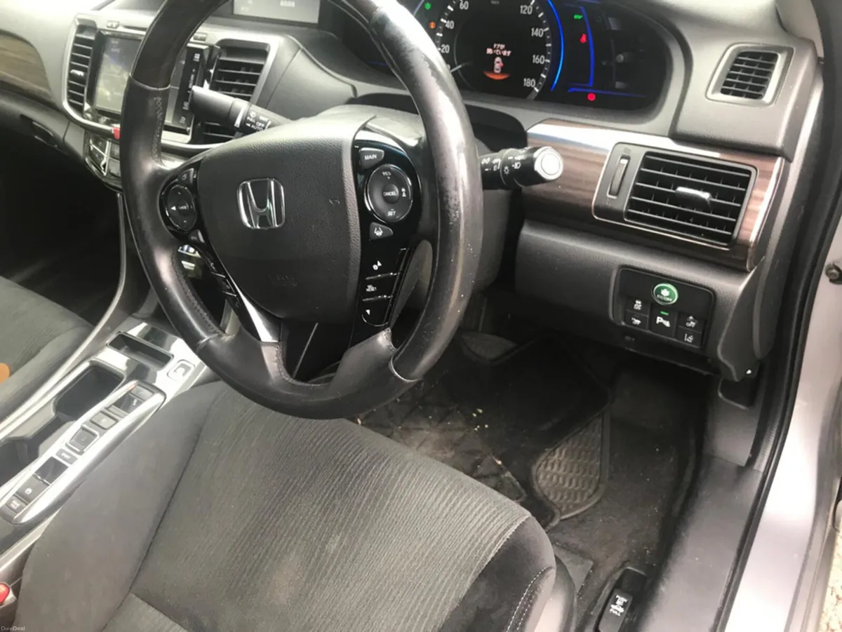 Honda Accord DAA-CR7 AUTO 4DR - Image 6