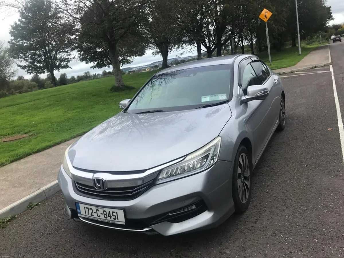 Honda Accord DAA-CR7 AUTO 4DR - Image 1