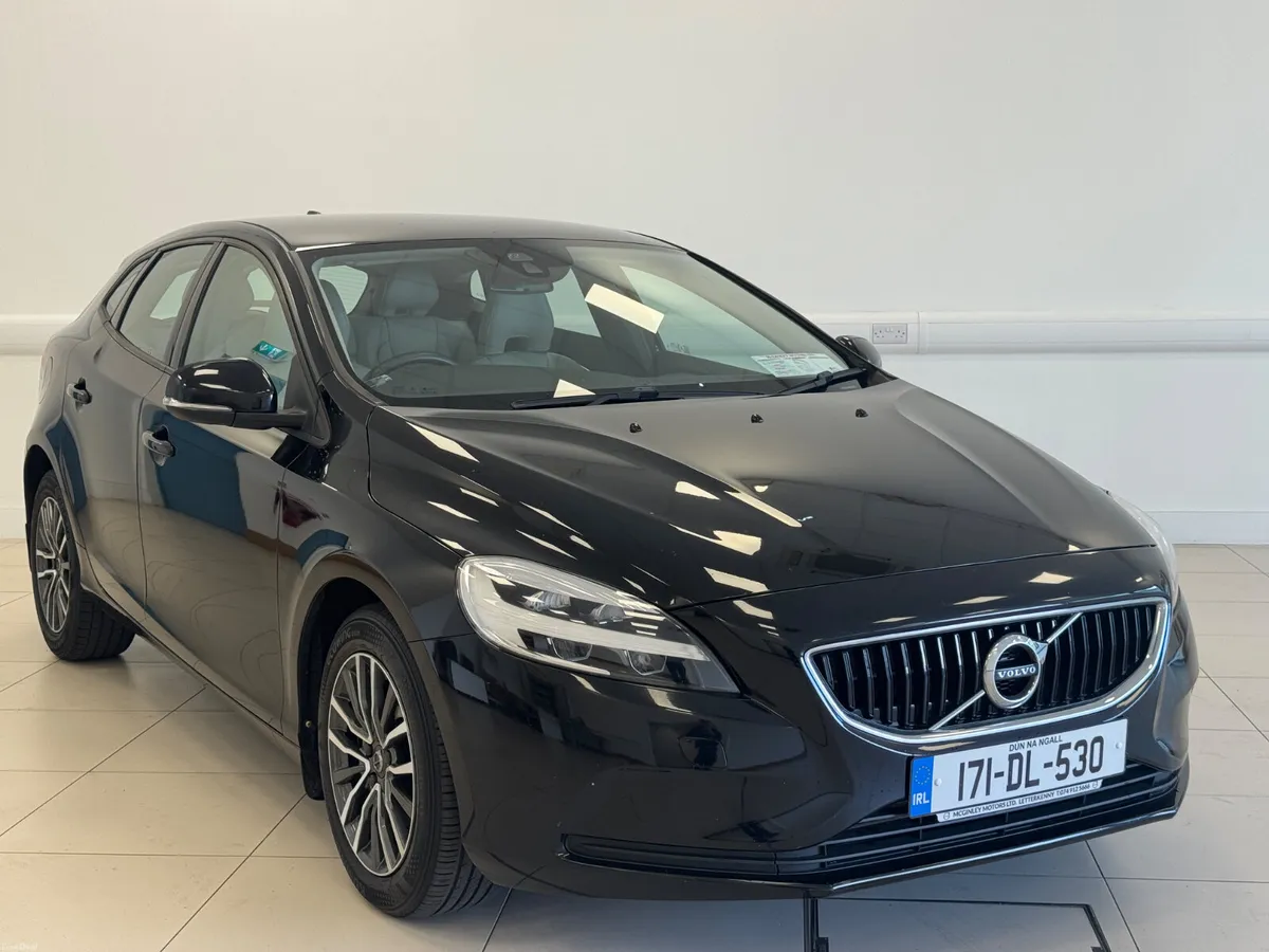 Volvo V40 2017 - Image 1