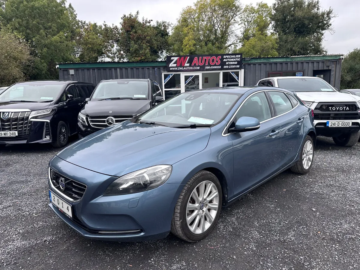 141 Volvo V40 1.6 Low Mileage - Image 2