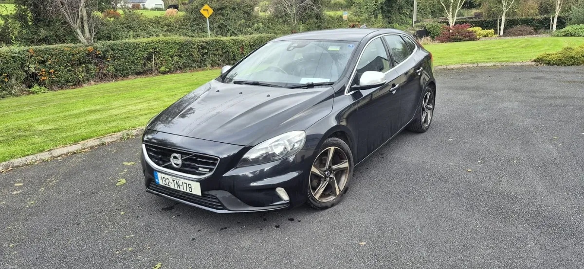 Volvo V40 2013 - Image 1
