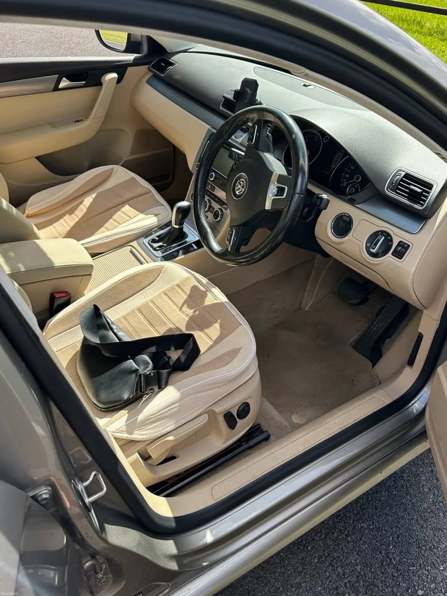 VW Passat Automatic 2013 - Image 4
