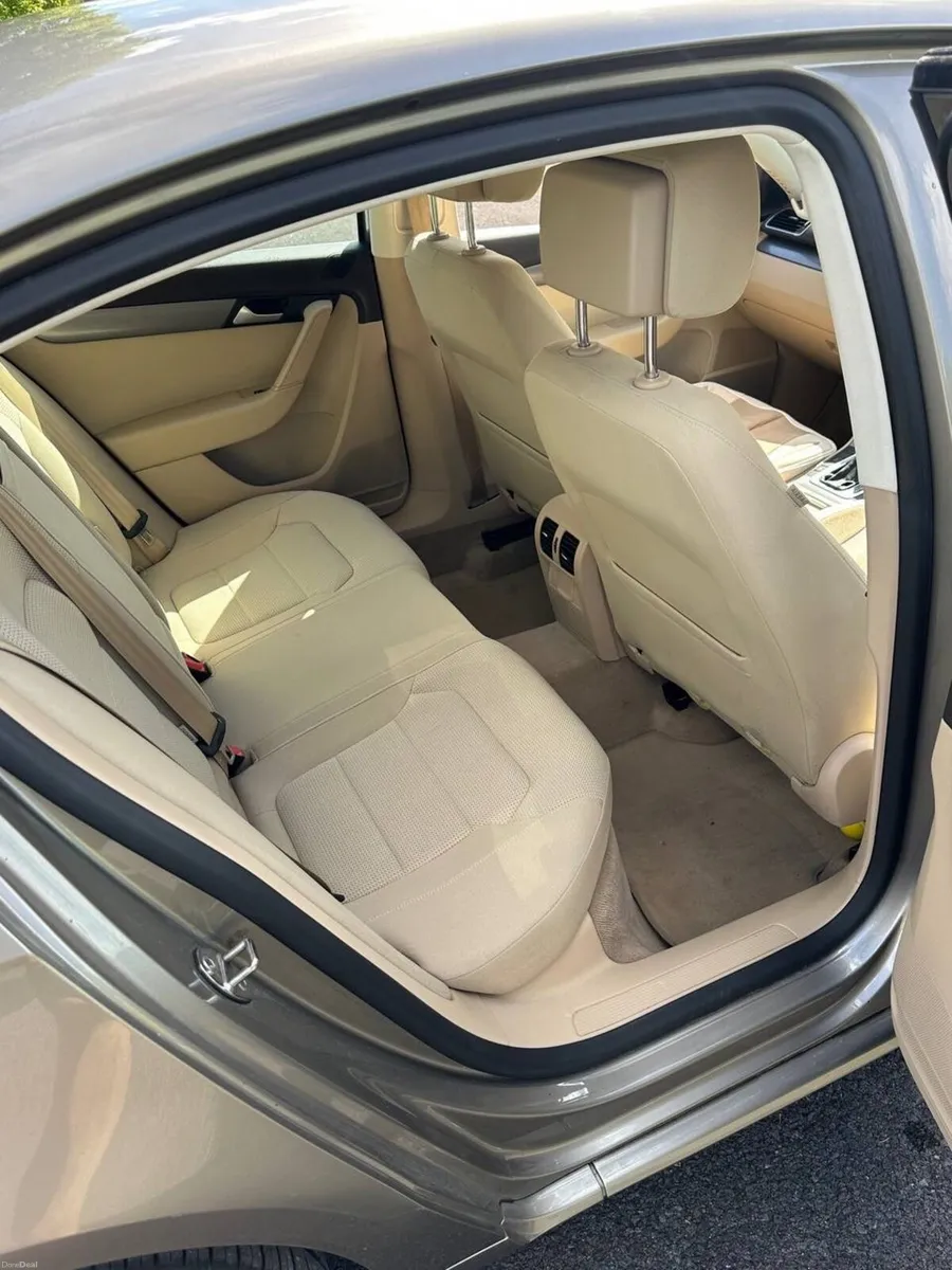 VW Passat Automatic 2013 - Image 6